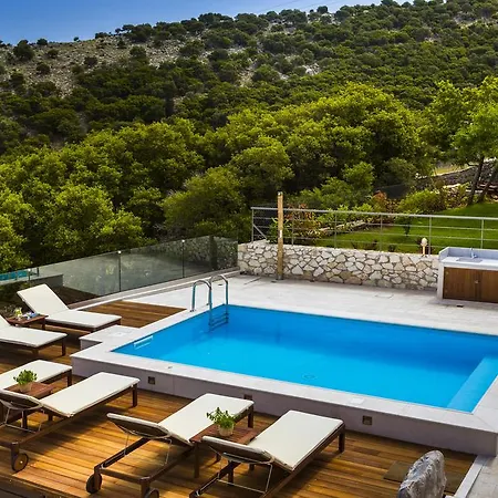 Iconic - Rosa Agia Efimia