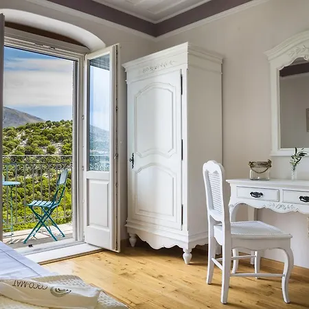 فيلة Iconic - Rosa أيّا إفيميا