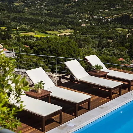 Iconic - Rosa أيّا إفيميا