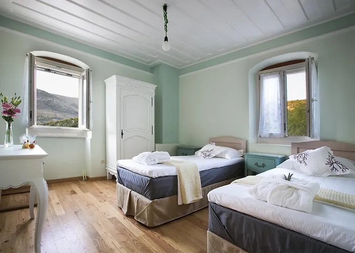 Iconic - Rosa * Agia Efimia