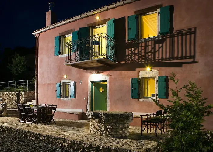 Iconic - Rosa Agia Efimia