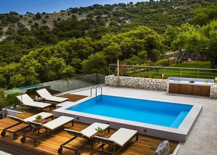 Iconic - Rosa Agia Efimia